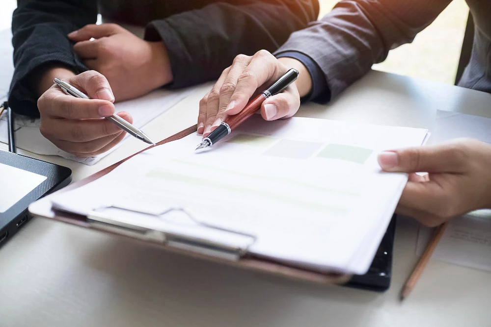 We beginnen met de strategie en prognose: risico ' s, timing, kosten, waarschijnlijkheid van uitkomsten — voordat we met acties beginnen.