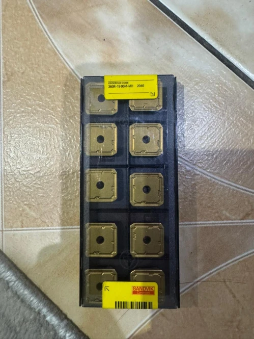 In vendita Nuovo Originale Sandvik Coromant serie m110z AQ 200 HB inserti in metallo duro. Ideale per la fresatura professionale di metalli con frese CoroMill 360. - 1982 - foto 2