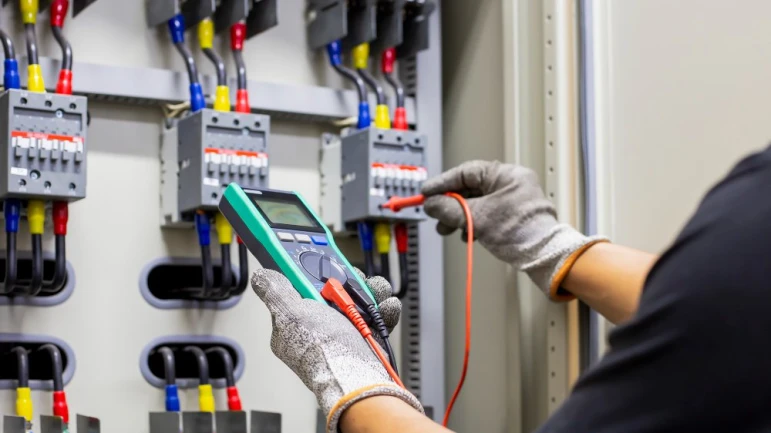Wartung und Reparatur von elektrischen Anlagen - 2206 - Foto 1