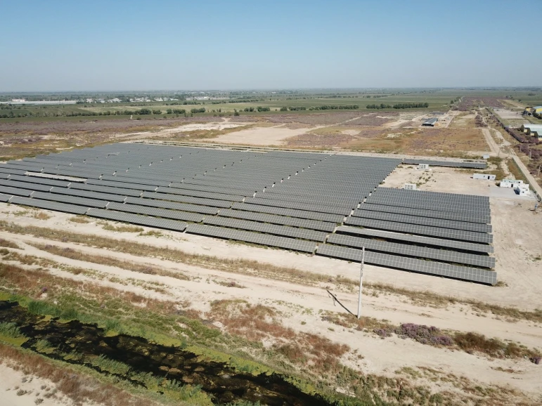 Diseño y construcción de un ses terrestre de 5 MW para empresas - 2464 - foto 1