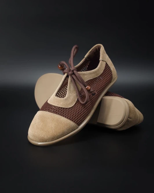 Leichte Sneakers aus Wildleder und Textilien - 2527 - Foto 1